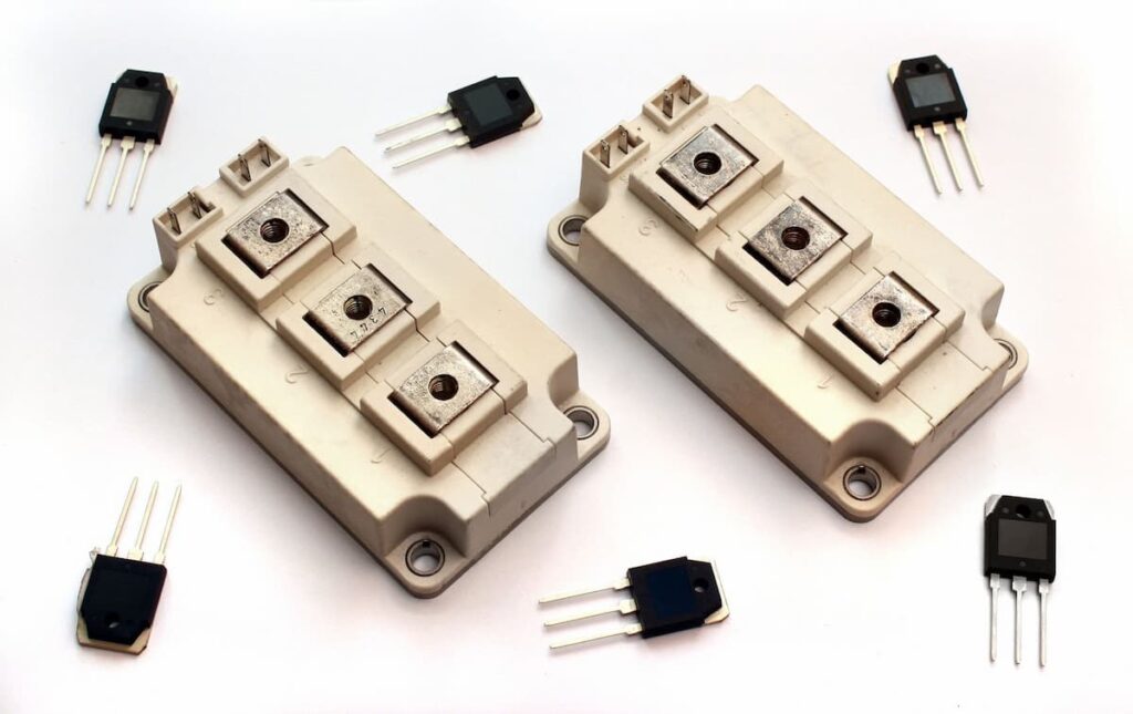 IGBT برای سوئیچینگ سریع و کنترل توان در مدارهای صنعتی