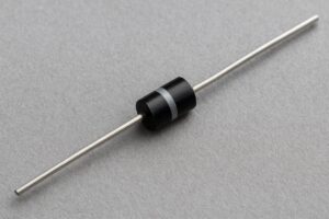 تصویر دیود آوالانچ برای حفاظت ولتاژ، تفاوت با زنر و کاربردهای الکترونیکی